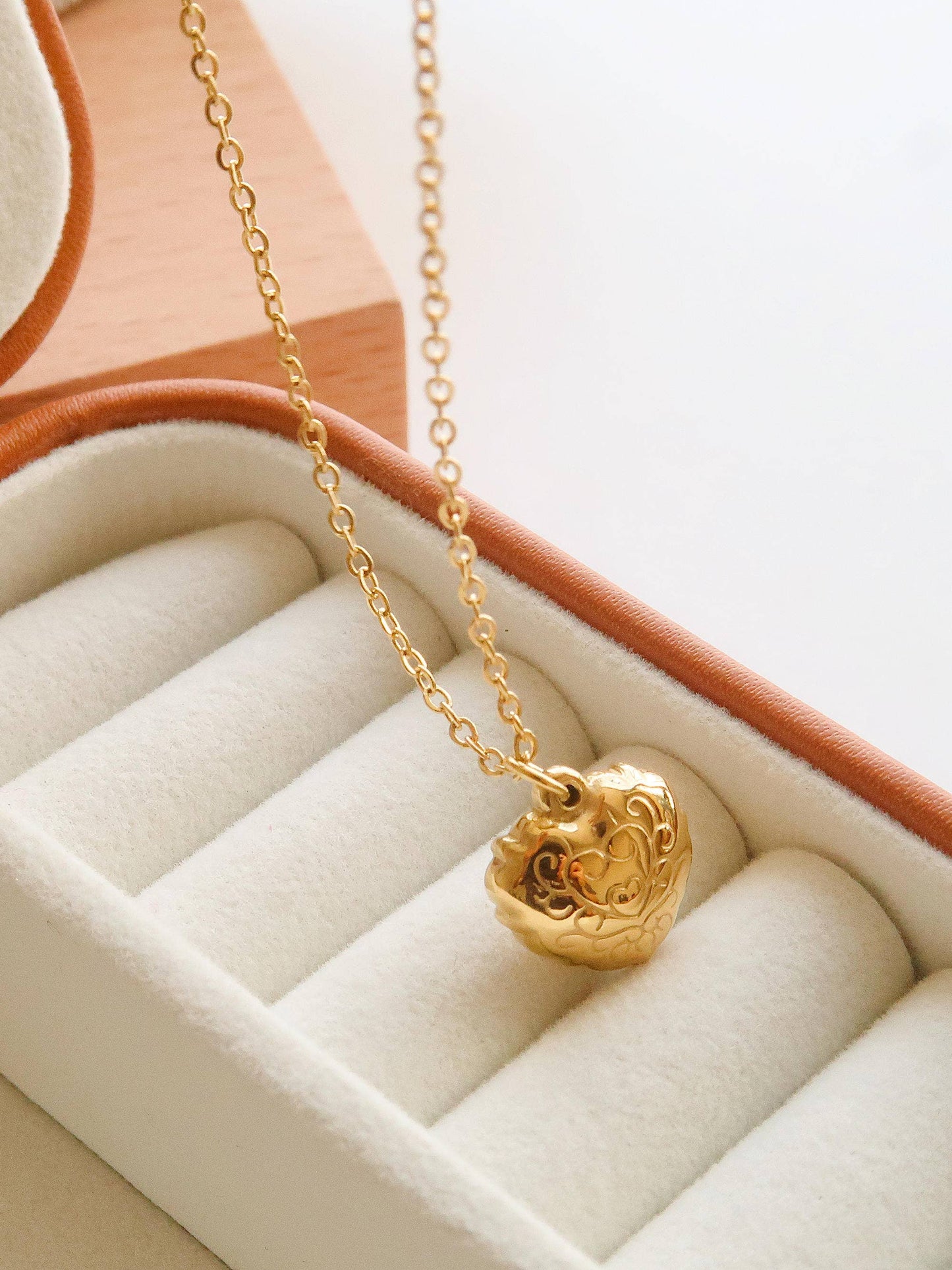 Vintage Heart Pendant Necklace Necklaces