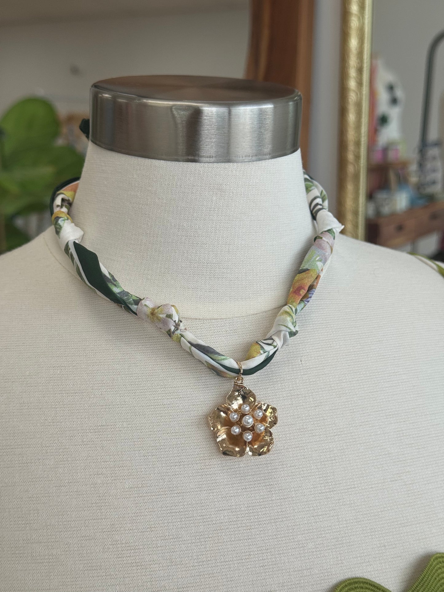 Handmade Scarf Necklace – Pearl Flower Necklaces