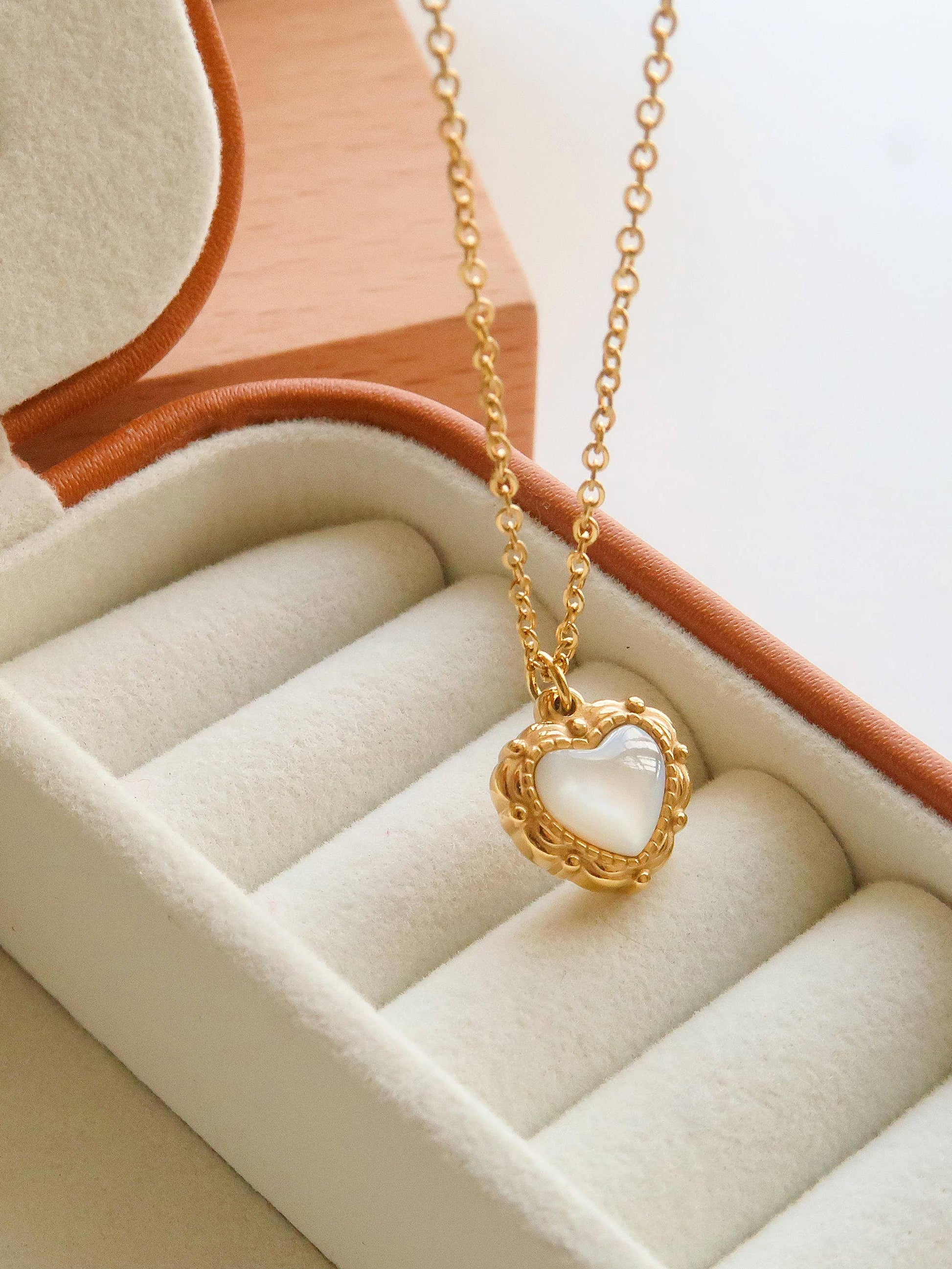 Vintage Heart Pendant Necklace Necklaces