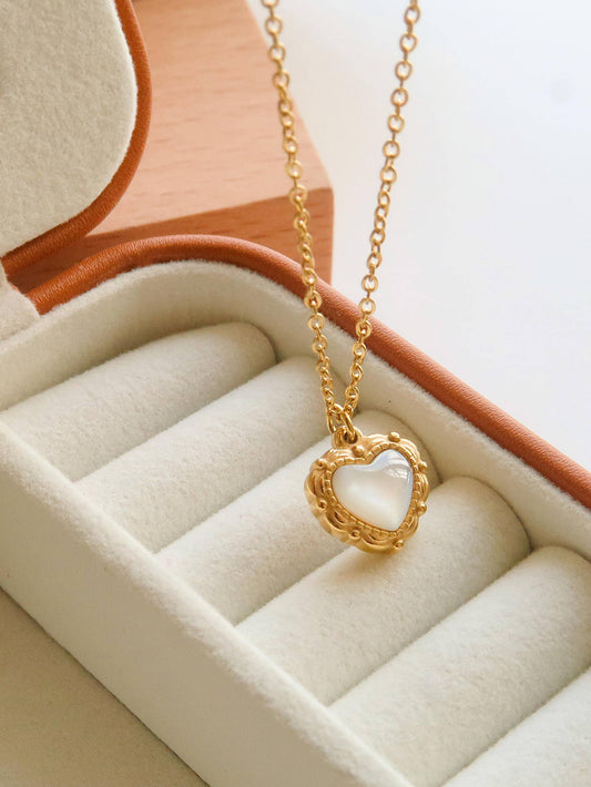 Vintage Heart Pendant Necklace Necklaces