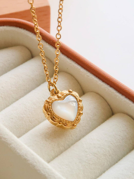 Vintage Heart Pendant Necklace Necklaces