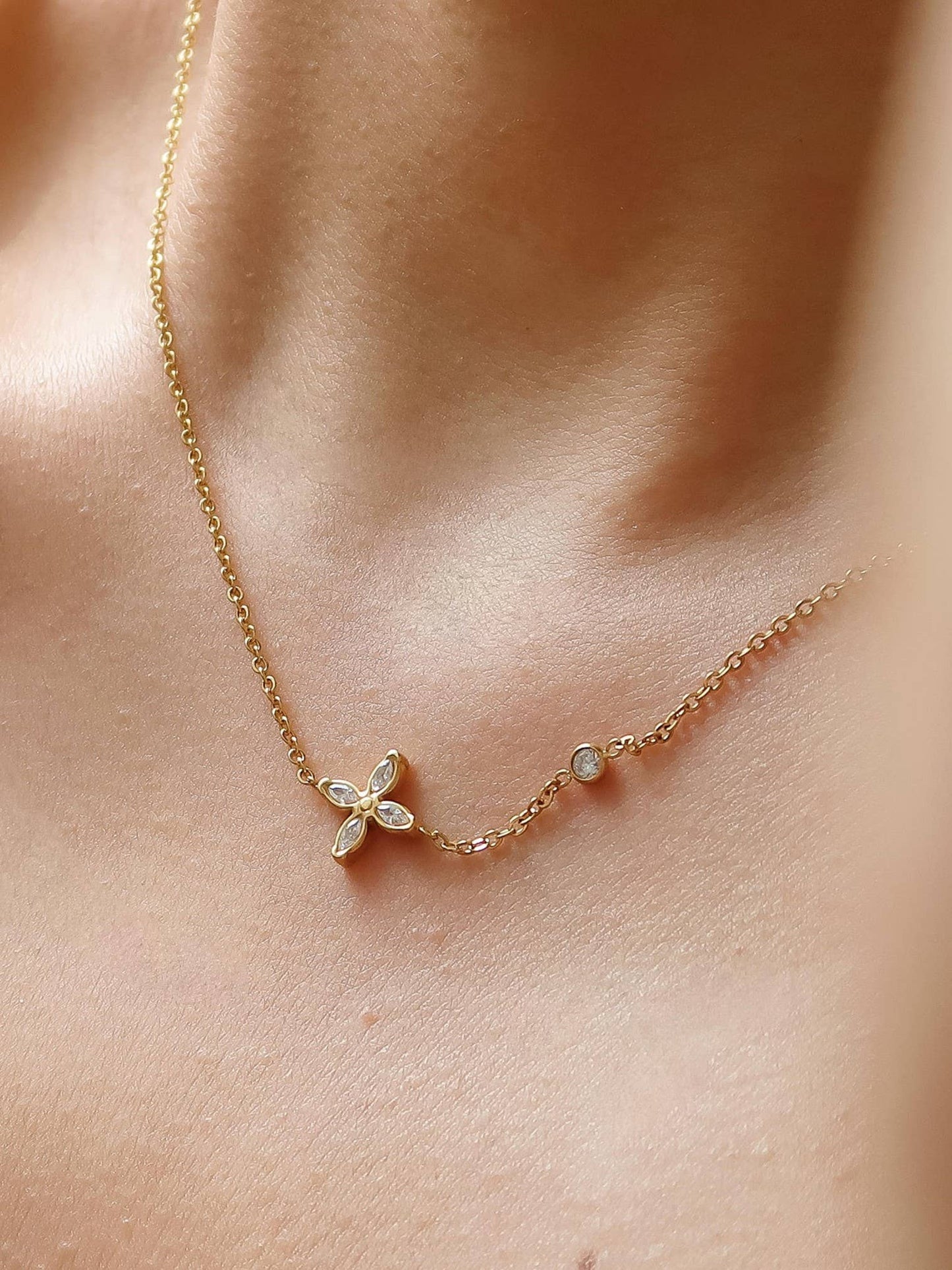 Dainty Flower Pendant Necklace Necklaces