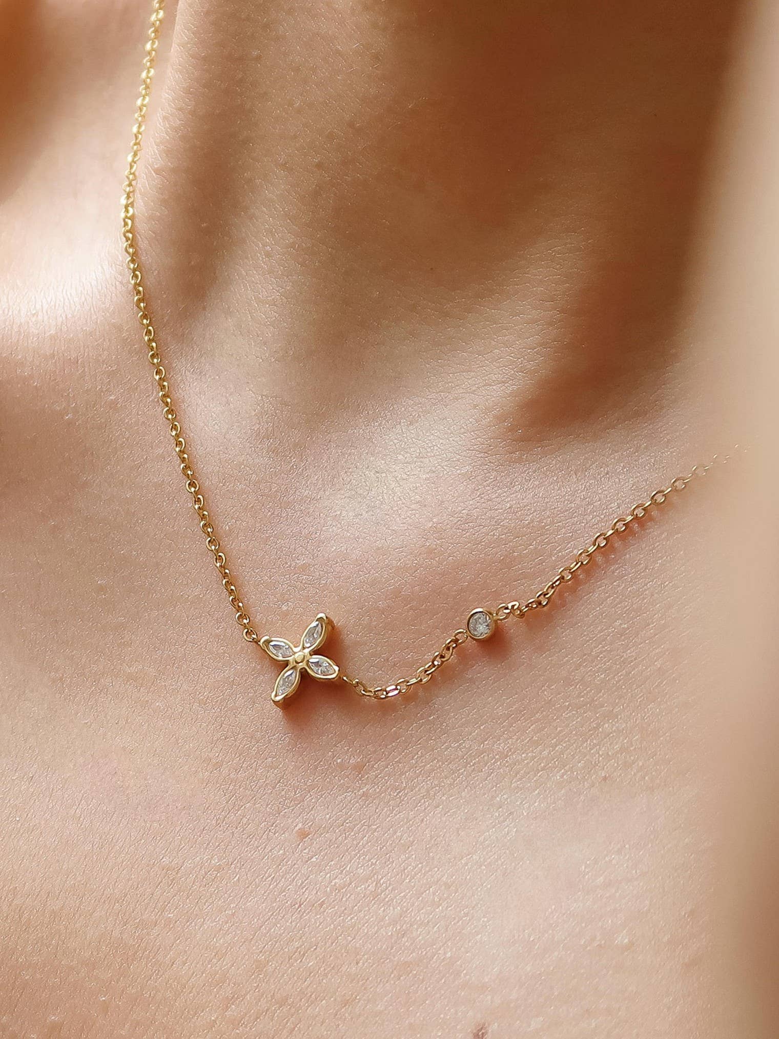 Dainty Flower Pendant Necklace Necklaces