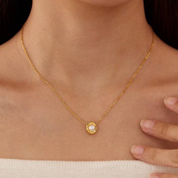 Dainty Pearl Necklace